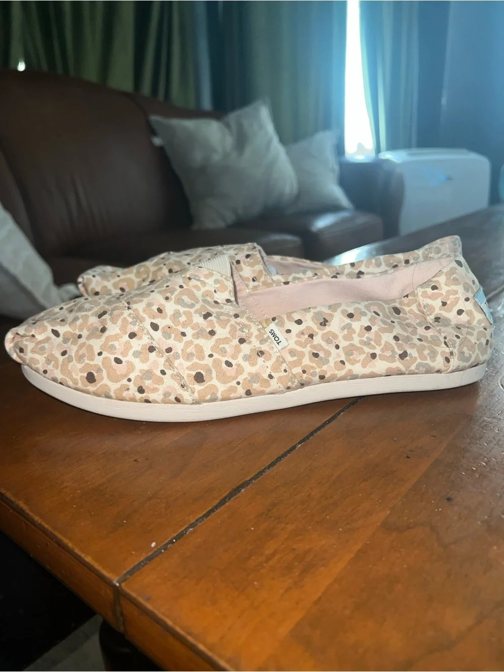 Toms Women's Slip-On floral Print Sneakers in Pink and Tan
